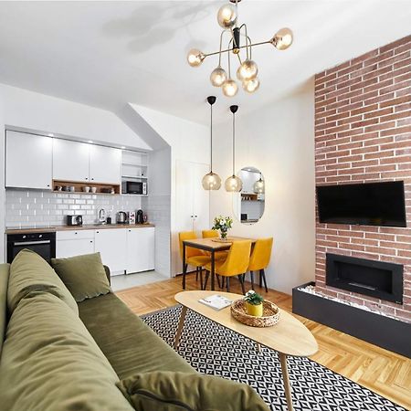 Modern Living Apt - Emberly - Private Parking ノヴィ・サド エクステリア 写真