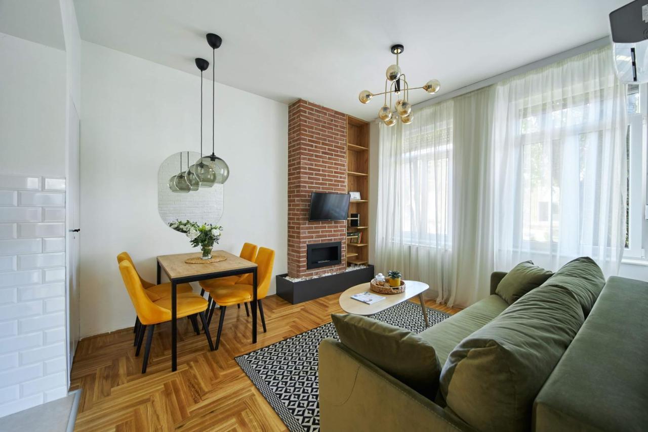 Modern Living Apt - Emberly - Private Parking ノヴィ・サド エクステリア 写真