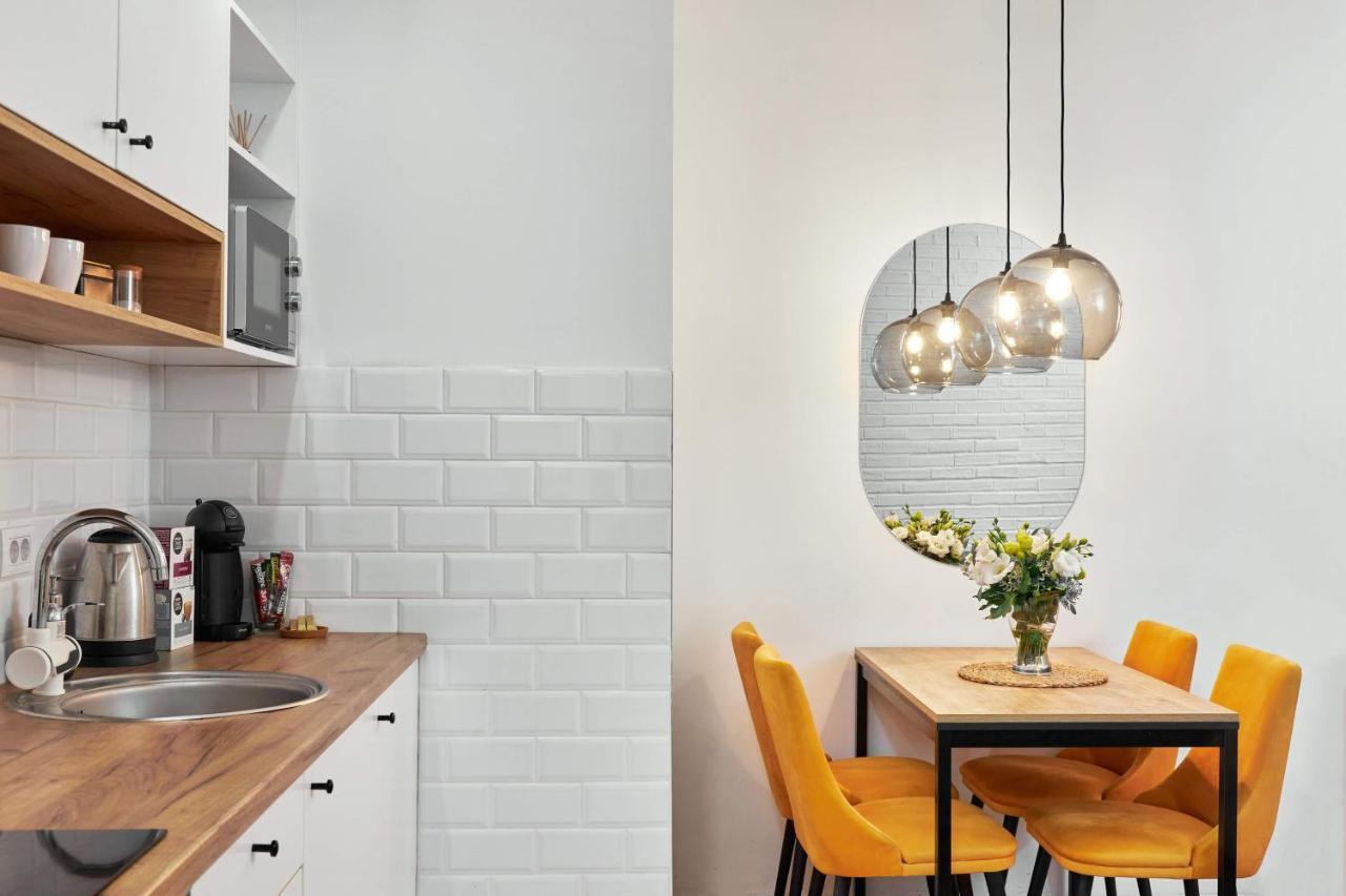 Modern Living Apt - Emberly - Private Parking ノヴィ・サド エクステリア 写真