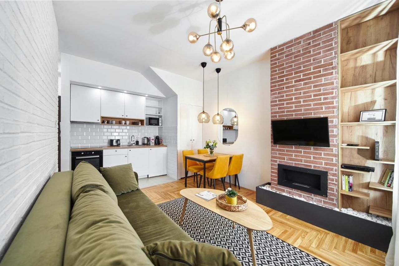 Modern Living Apt - Emberly - Private Parking ノヴィ・サド エクステリア 写真