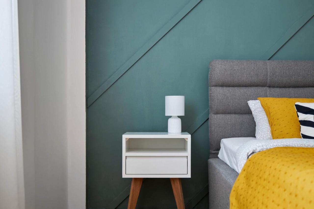 Modern Living Apt - Emberly - Private Parking ノヴィ・サド エクステリア 写真