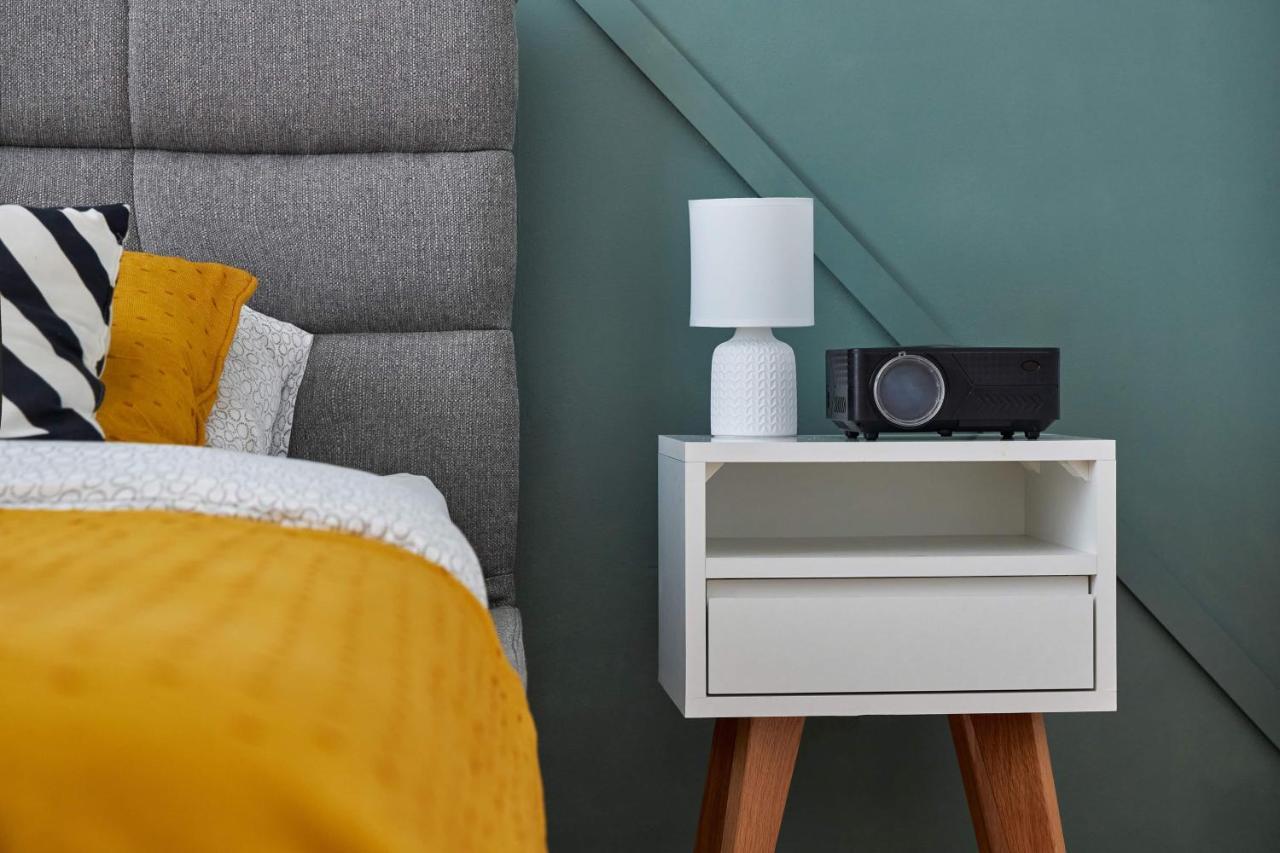 Modern Living Apt - Emberly - Private Parking ノヴィ・サド エクステリア 写真
