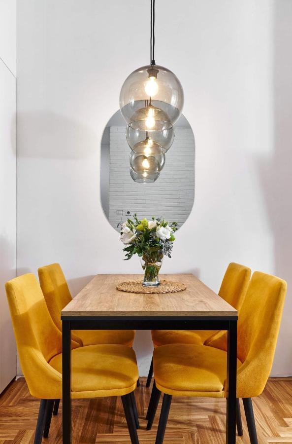 Modern Living Apt - Emberly - Private Parking ノヴィ・サド エクステリア 写真