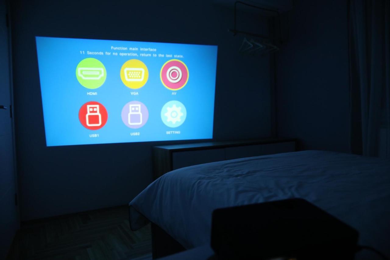 Modern Living Apt - Emberly - Private Parking ノヴィ・サド エクステリア 写真